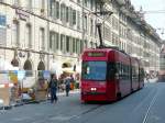 Bern mobli - Tram Be 4/8 732 unterwegs in der Stadt Bern am 24.04.2010