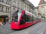 Combino mit der Betriebsnummer 651 auf der Linie 8 beim Kfigturm in Bern.