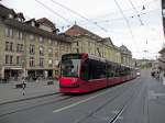 Combino mit der Betriebsnummer 752 auf der Linie 9 unterwegs in der Altstadt von Bern. Die Aufnahme stammt vom 14.04.2011.