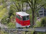 Marzili-Standseilbahn verbindet das Marziliquartier mit der hher gelegenen Altstadt von Bern. Sie hat eine lnge von nur 66 Meter und ist somit die zweitkrzeste Standseilbahn von Europa. Die Aufnahme stammt vom 14.04.2011.