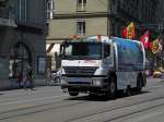 Mercedes Axor Schienenreinigungswagen von Bernmobil im Einsatz beim Bubenbergplatz in Bern.