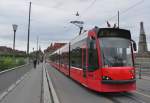 BERNMOBIL Combino als Tramlinie 8 nach Saali, hier auf der Kirchenfeldbrcke in Bern