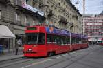 Be 4/8 mit der Betriebsnummer 735 auf der Linie 3 bedient die Haltestelle Bubenbergplatz in Bern.