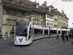 Bernmobil Nr. 671 ''swissmilk'' (Be 5/6 Combino Classic) am 12.8.2014 in Bern, Zytglogge. Mit originellen Werbesujet's wirbt swissmilk für regelmässiges Milch-trinken...