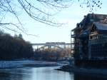 Die Kirchenfeldbrücke über der Aare wird von vielen Berner Straßenbahnlinien frequentiert.