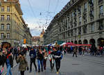 BERNMOBIL: Am letzten Montag des Novembers 2016 fand in Bern der traditionelle Zibelimärit statt der wiederum von Tausenden besucht wurde.