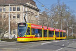 Be 6/10 Tango 185, auf der Linie 11, fährt zur Haltestelle Bahnhof SBB.