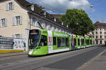 Be 6/10 Tango 162, auf der Linie 11, fährt den Steinenberg hinunter zur Haltestelle Barfüsserplatz.