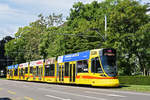 Be 6/10 Tango 156, auf der Linie 11, fährt zur Haltestelle Aeschenplatz.