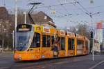 Be 6/10 Tango 182 mit der OBI Werbung, auf der Linie 10, fährt bei der Haltestelle Bahnhof SBB ein.