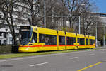 Be 6/10 Tango 161, auf der Linie 10, fährt zur Haltestelle am Bahnhof SBB.