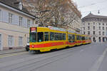 Doppeltraktion, mit dem Be 4/8 243 und dem Be 4/6 208, auf der Linie 11, fährt den Steinenberg hinunter zur Haltestelle Barfüsserplatz.