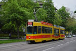 Be 4/8 254, auf der Linie E11, fährt zur Haltestelle am Aeschenplatz.