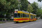 Be 4/8 210, auf der Linie E11, fährt am 28.06.2022 zur Haltestelle am Aeschenplatz.