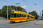 Doppeltraktion, mit dem Be 4/8 212 und dem Be 4/6 260, auf der Linie 11, fährt am 10.07.2023 zur Haltestelle am Bahnhof SBB.