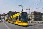 Be 6/10 Tango 176, auf der wegen der Grossbaustelle am Marktplatz umgeleiteten Linie 11, �berquert am 13.07.2026 die Mittlere Rheinbr�cke.