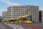 Be 8/10 TINA 4221, auf der wegen der Grossbaustelle am Marktplatz umgeleiteten Linie 17, �berquert am 15.08.2026 die M�nchensteinerbr�cke. Aufnahme Basel.
