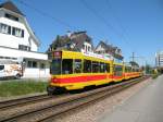 Be 4/8 259 und Dwag 133 (ex. BVB 633) haben soeben die Haltestelle Gartenstadt verlassen und fahren Richtung Aesch. Die Aufnahme stammt vom 24.05.2010.