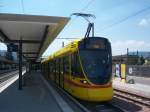 Ein Tango auf der Linie 10 steht am 12.07.2010 am Bahnhof Dornach.