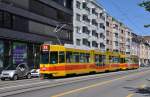 Doppeltraktion mit dem Be 4/8 244 und dem Be 4/6 214 auf der Linie 11 fahren Richtung Haltestelle Voltaplatz.