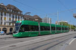 Be 6/8 Flexity 5016, auf der Linie 6, bedient am 23.06.2022 die Haltestelle am badischen Bahnhof.