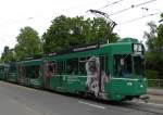 Da bei den Basler Verkehrsbetrieben auch männliche Tram- und Busfahrer gesucht werden, wirbt der Be 4/6S 678 mit männlichen Aufklebern.