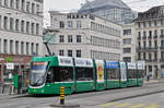 Be 6/8 Flexity 5011, auf der Linie 8, bedient die Haltestelle Markthalle. Die Aufnahme stammt vom 24.03.2017.