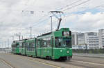 Be 4/6 S 667 zusammen mit dem B4S 1477, auf der Linie 1, überquert die Dreirosenbrücke.