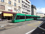 BVB - Tram Be 6/8 303 unterwegs in der Stadt Basel am 15.09.2017