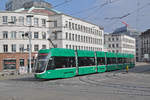 Be 6/8 Flexity 5039, auf der Linie 8 verlässt die Haltestelle Markthalle.