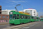 Doppeltraktion, mit dem Be 4/4 493, dem B4S 1492 und dem Be 4/4 477, auf der Linie 2, bedient die Haltestelle Markthalle.