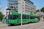 Doppeltraktion, mit den Be 4/4 487 und 488 wartet am 02.06.2023 in der Schlaufe am Aeschenplatz.