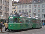 Be 4/4 457 zusammen mit dem B4S 1490, auf der Linie 15, bedient am 25.02.2009 die Haltestelle am Claraplatz.
