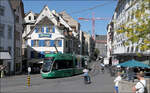 Am Basler Barfüsserplatz -     Blick in die Falknerstraße mit Flexity 2 6003 nach Bruderholz.