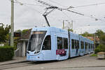 Be 6/8 Flexity 5022 mit der Werbung für die Zürich Versicherung, auf der Linie 3, wartet am 06.10.2025 bei der Endstation in Birsfelden.