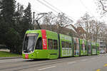 Be 6/8 Flexity 5001 mit der U-Abo Werbung, auf der wegen einer Grossbaustelle umgeleiteten Linie 6, fährt am 01.12.2025 zur Haltestelle ZOO Bachletten. Aufnahme Basel.