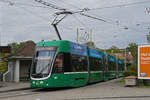 Be 6/8 Flexity 5042, auf der Linie 3, wartet am 06.10.2025 an der Endstation in Birsfelden.