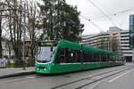 Be 6/8 Combino 312, auf der Linie 2, bedient am 08.12.2025 die Haltestelle Gewerbeschule. Aufnahme Basel.