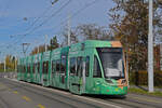Be 6/8 Flexity 5030 mit einer Eigenwerbung für nachhaltigen und Klimaneutralen Öffentlichen Verkehr, auf der Linie 3, fährt am 05.11.2025 zur Haltestelle Burgfelden Grenze. Aufnahme Basel.