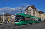 Be 6/8 Flexity 5039, auf der Linie 8, überquert am 03.11.2025 die Münchensteinerbrücke. Aufnahme Basel.