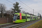 Be 6/8 Flexity 5001 mit der U-Abo Werbung, auf der Linie 14, fährt am 22.12.2025 zur Haltestelle Kästeli. Aufnahme Pratteln.