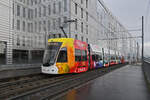 Be 6/8 Flexity 5003, auf der wegen einer Baustelle umgeleiteten Linie 8, fährt am 12.01.2026 bei der Haltestelle Peter Merian ein. Aufnahme Basel.