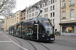 Be 4/6 Flexity 6013 mit der SALT Werbung, auf der Linie 16, verlässt am 22.12.2025 die Haltestelle Theater. Aufnahme Basel.