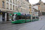 Be 6/8 Flexity 5005, auf der Linie 6, fährt am 16.02.2026 zur Haltestelle Theater. Aufnahme Basel.