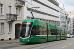 Be 4/6 Flexity 6016, auf der Linie 16, fährt am 23.02.2026 die Innere Margarethenstrasse hoch zur Haltestelle Markthalle. Aufnahme Basel.