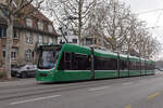 Be 6/8 Combino 302, auf der Linie 8, fährt am 22.11.2025 zur Haltestelle Schützenhaus. Aufnahme Basel.