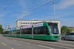 Be 6/8 Combino 320, auf der Linie 8, fährt am 03.05.2025 zur Haltestelle ZOO Bachletten. Aufnahme Basel.
