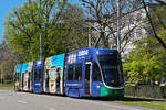 Be 4/6 Flexity 6011 mit der Werbung für die Konfitüre von Zuegg, auf der wegen einer Baustelle umgeleiteten Linie 3, fährt am 07.04.2026 zur Haltestelle am Aeschenplatz. Aufnahme Basel.