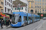 Be 6/8 Flexity 5031 mit der BMW Werbung, auf der Linie 3, bedient am 01.12.2025 die Haltestelle Barfüsserplatz. Aufnahme Basel.
