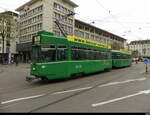 BVB - Tram be 4/4  489 mit Beiwagen B 1469 unterwegs auf der Linie 15 in Basel am 10.04.2026
